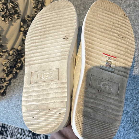 White Ugg leather slides - Picture 4 of 4